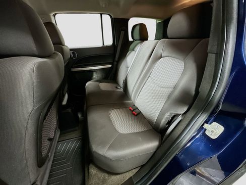 Used 2010 Chevrolet HHR LT image 22