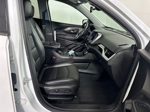 Used 2024 GMC Terrain SLT image 29