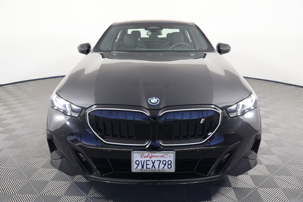 Used 2026 BMW i5 eDrive40 w/ M Sport Package AWD/4WD image 2