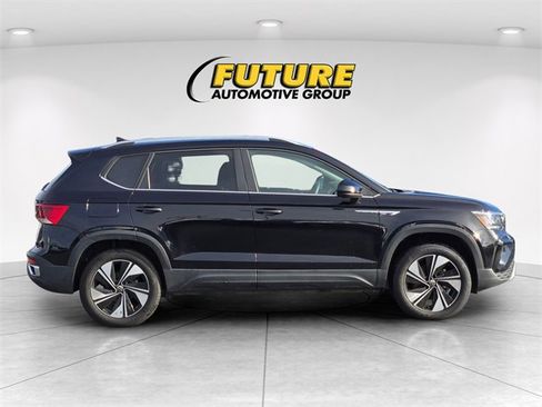 Used 2024 Volkswagen Taos SE image 3