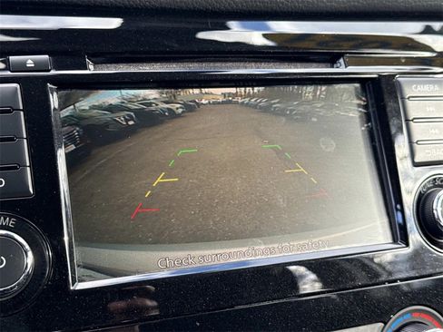 Used 2021 Nissan Rogue Sport S image 3