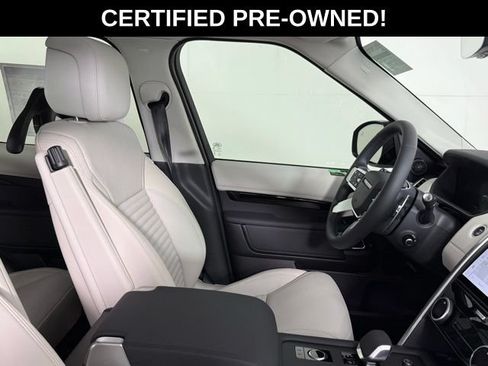 Certified 2025 Land Rover Discovery S AWD/4WD image 33