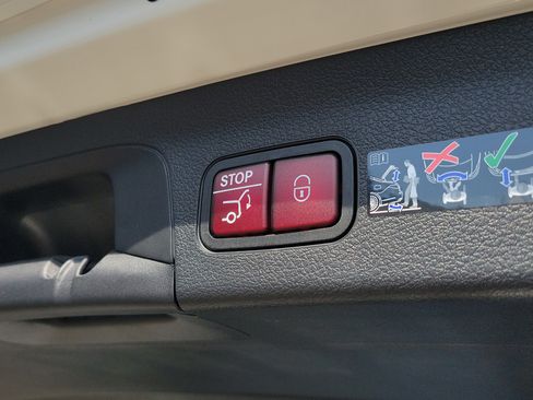 Certified 2026 Mercedes-Benz GLS 450 4MATIC image 32