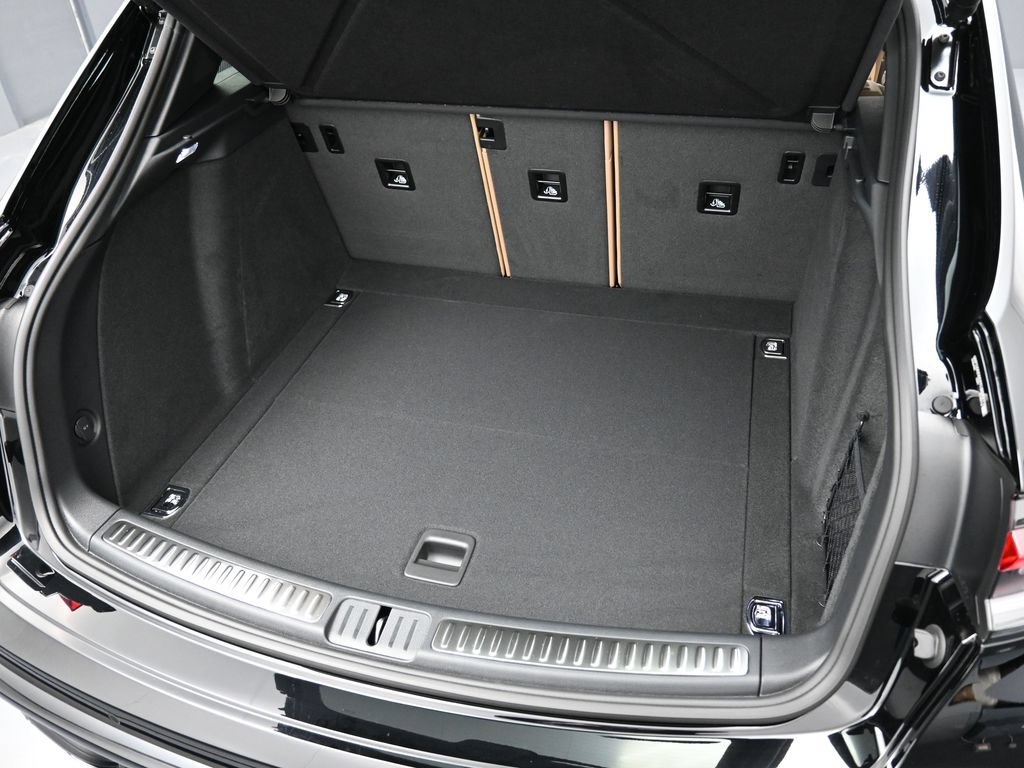 Certified 2026 Porsche Macan AWD/4WD image 33