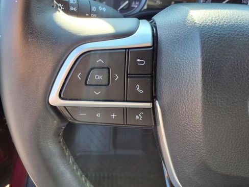 Used 2022 Toyota Highlander XSE image 16