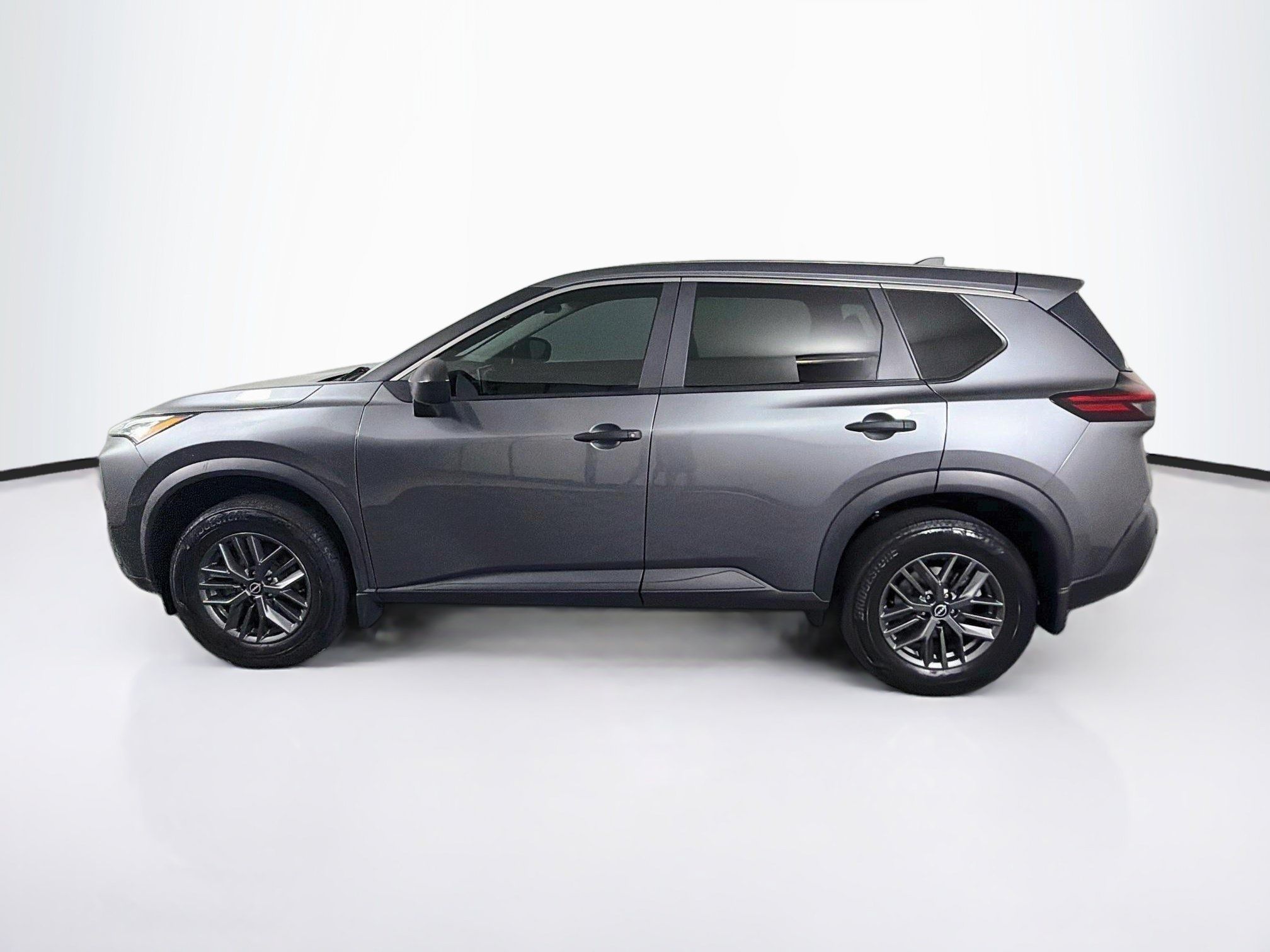 Used 2023 Nissan Rogue S FWD image 4