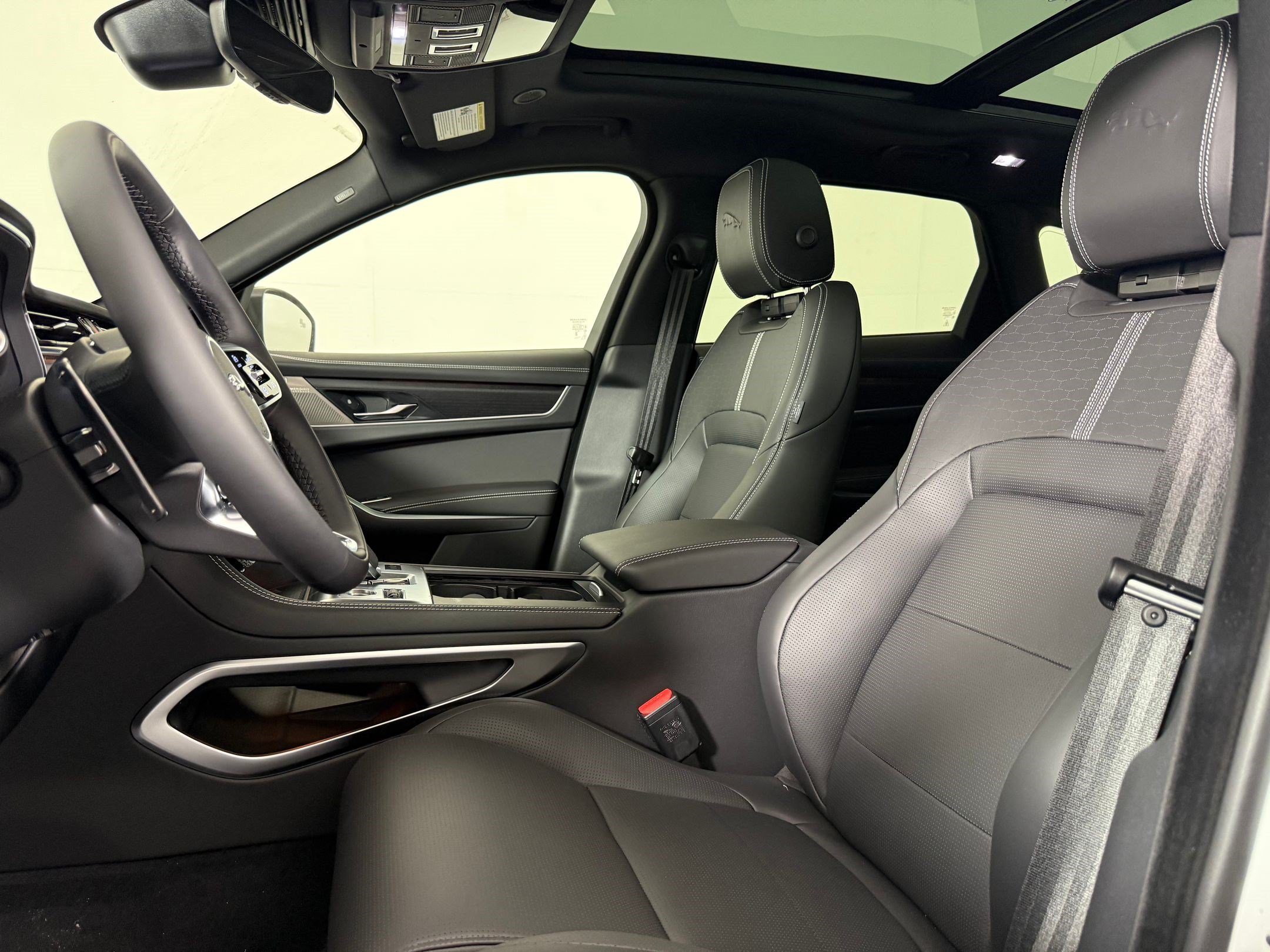 New 2026 Jaguar F-PACE R-Dynamic S AWD/4WD image 5
