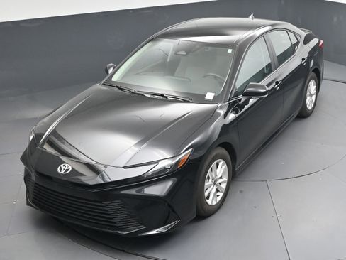 Certified 2025 Toyota Camry LE w/ Convenience Package image 30
