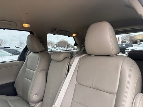 Used 2017 Toyota Sienna XLE image 30