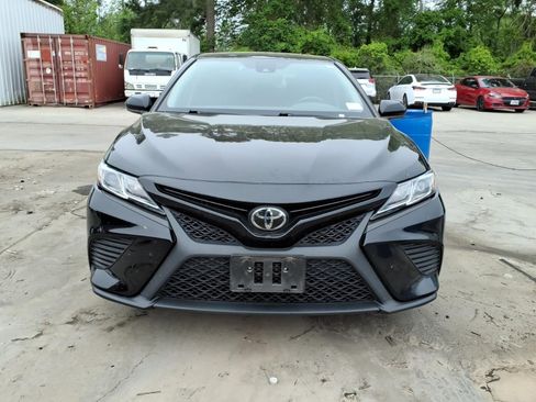 Certified 2020 Toyota Camry SE image 3