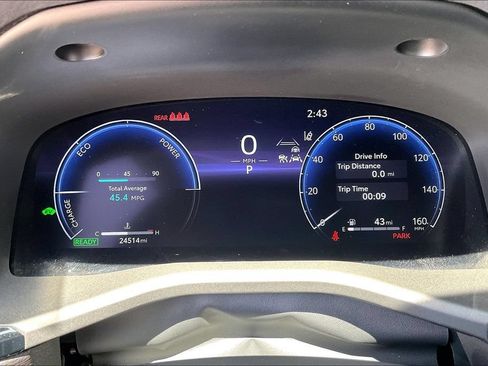 Used 2025 Toyota Camry XLE FWD image 13