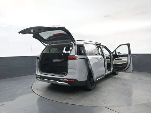 Certified 2023 Kia Carnival SX image 28