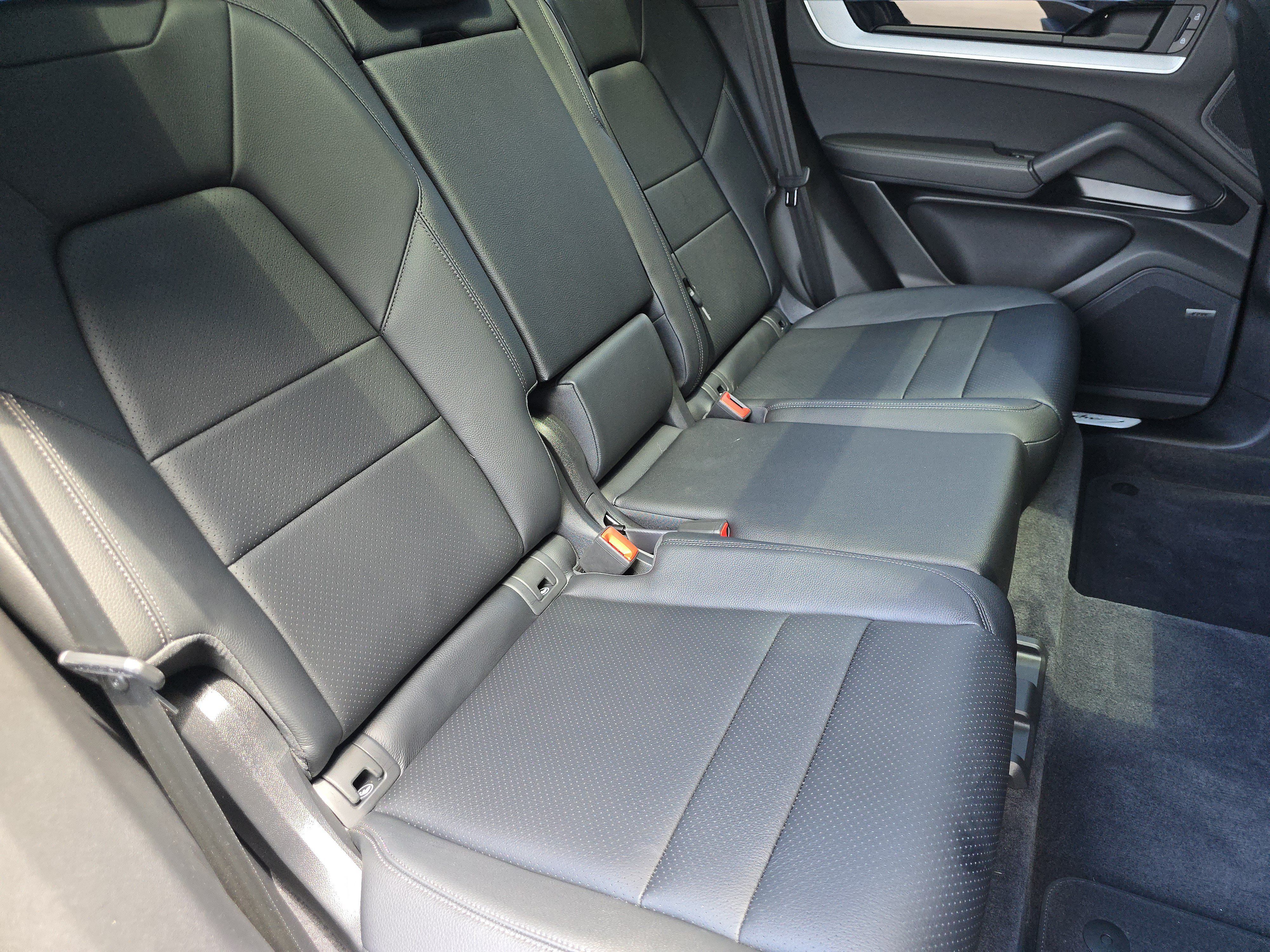 Certified 2025 Porsche Cayenne AWD/4WD image 23