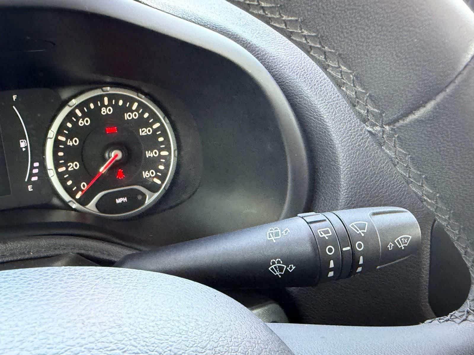 Used 2020 Jeep Renegade Latitude FWD image 25