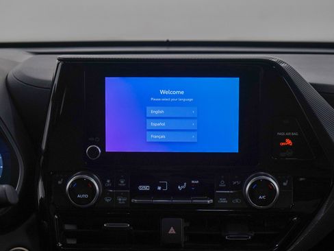 Used 2025 Toyota Highlander XSE AWD/4WD image 14