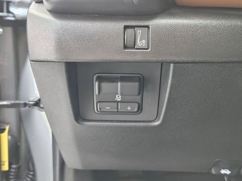 Used 2024 GMC Canyon AT4 w/ AT4 Premium Package image 19