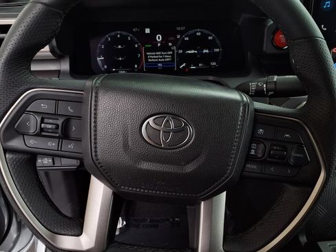 Certified 2025 Toyota Tacoma TRD Off-Road AWD/4WD image 13