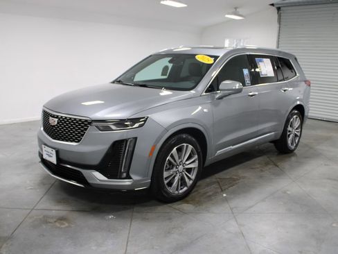 Used 2025 Cadillac XT6 Premium Luxury image 4