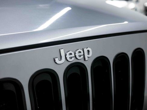 Used 2013 Jeep Wrangler Sport AWD/4WD image 20
