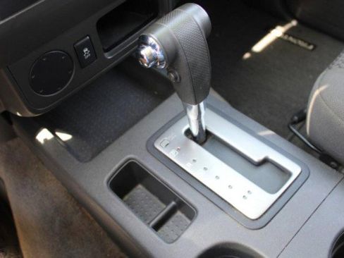 Used 2018 Nissan Frontier SV image 18