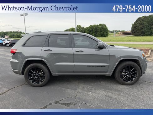 Used 2020 Jeep Grand Cherokee Altitude RWD image 4