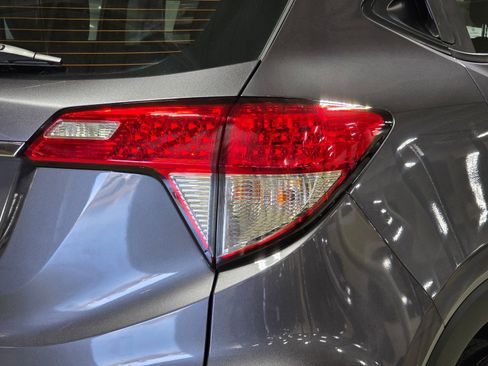 Used 2021 Honda HR-V LX image 12
