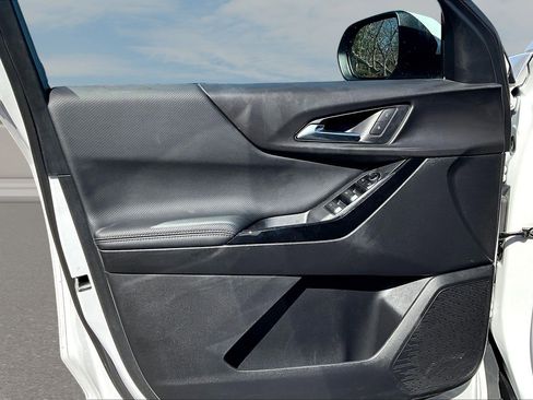 Used 2025 Chevrolet Equinox LT image 12