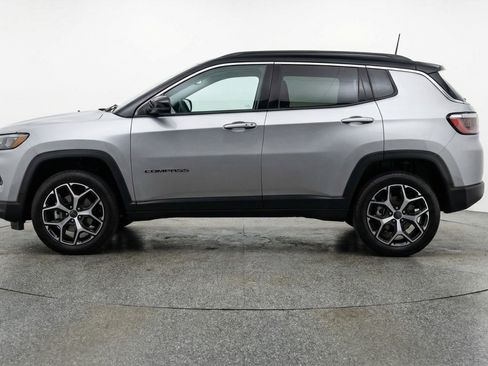 Used 2025 Jeep Compass Limited image 5
