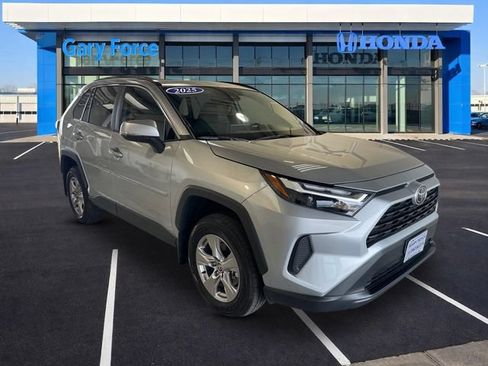 Used 2025 Toyota RAV4 XLE FWD image 1