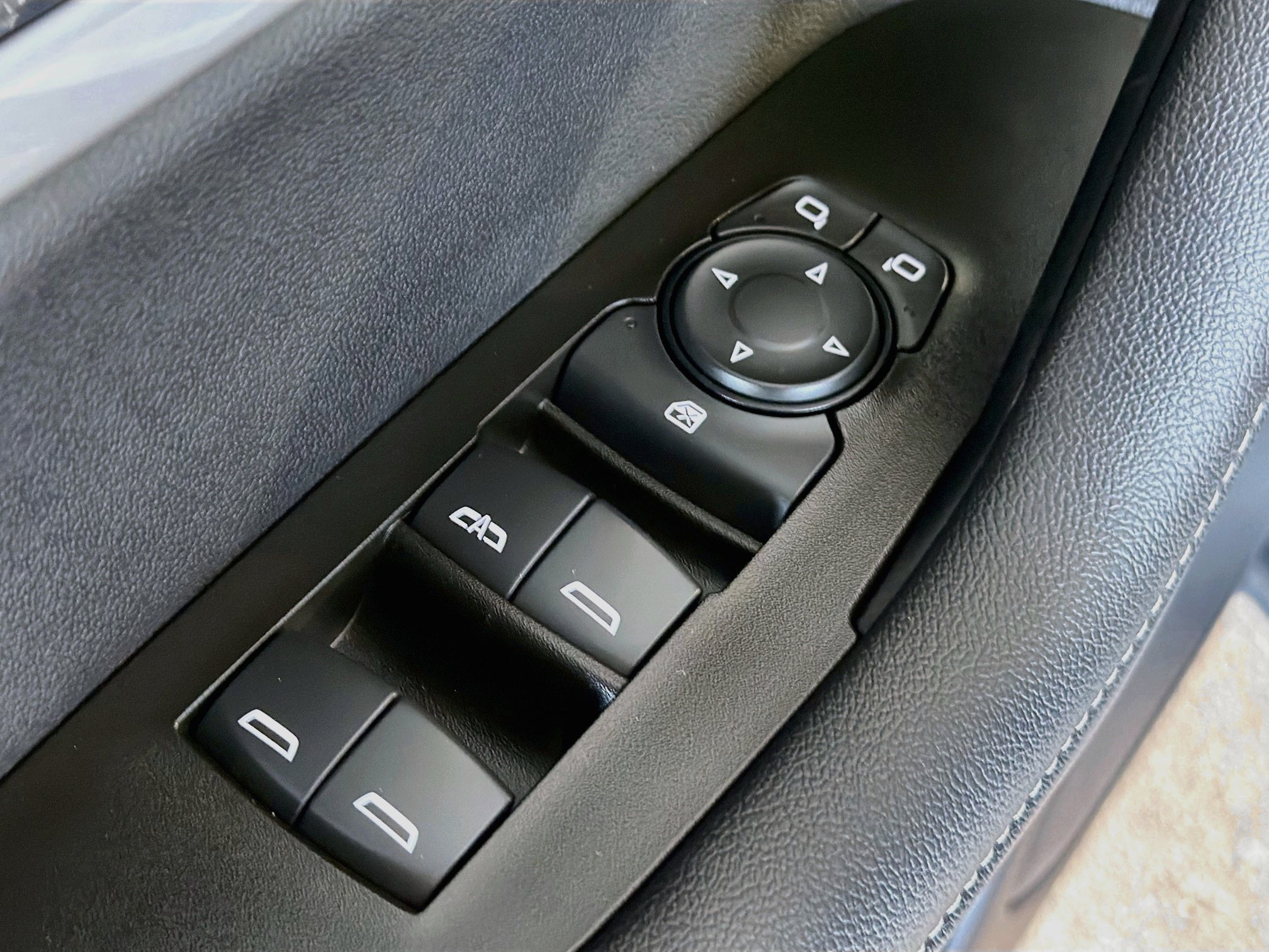 Used 2025 Chevrolet Blazer LT AWD/4WD image 15