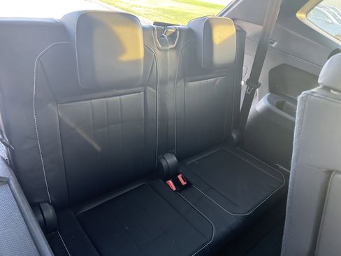 Certified 2022 Volkswagen Tiguan SE R-Line image 31