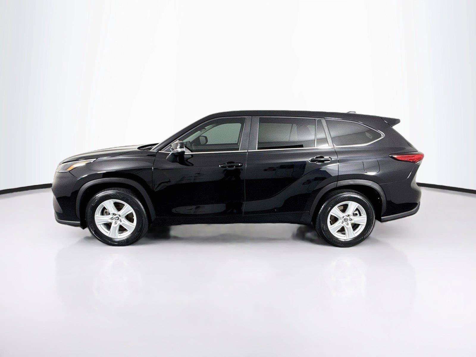 Used 2023 Toyota Highlander L FWD image 12