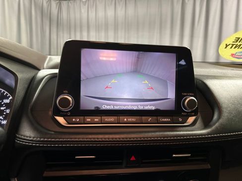 Used 2023 Nissan Rogue SV image 16