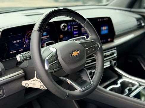 Used 2025 Chevrolet Traverse High Country AWD/4WD image 9