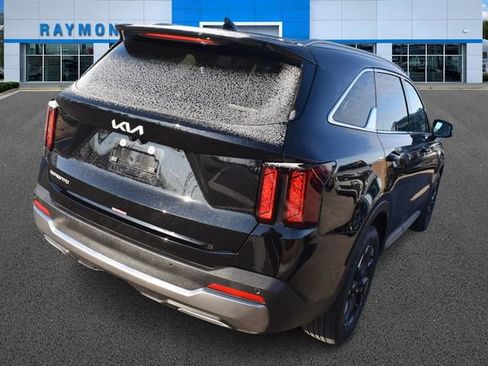 Used 2025 Kia Sorento S image 3