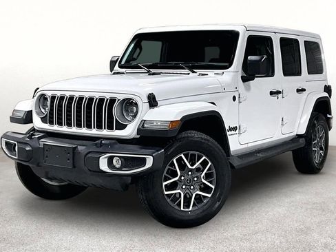 Used 2025 Jeep Wrangler Unlimited Sahara AWD/4WD image 14