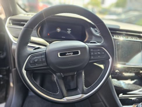 Used 2023 Jeep Grand Cherokee Altitude image 23