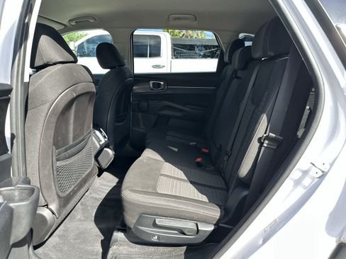 Used 2021 Kia Sorento LX FWD image 4