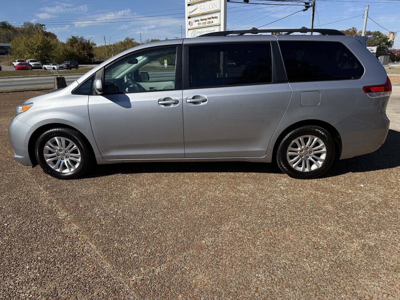 Used 2011 Toyota Sienna XLE w/ Entertainment Pkg FWD image 6
