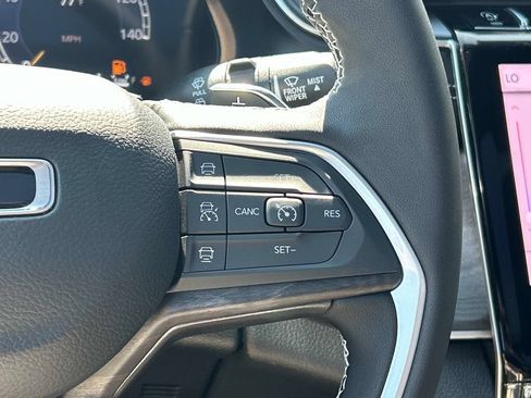 Certified 2025 Jeep Grand Cherokee Limited AWD/4WD image 23