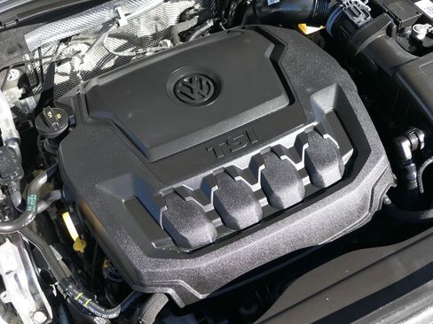 Used 2022 Volkswagen Tiguan SE R-Line image 30