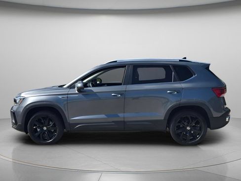 Certified 2022 Volkswagen Taos SE FWD image 3