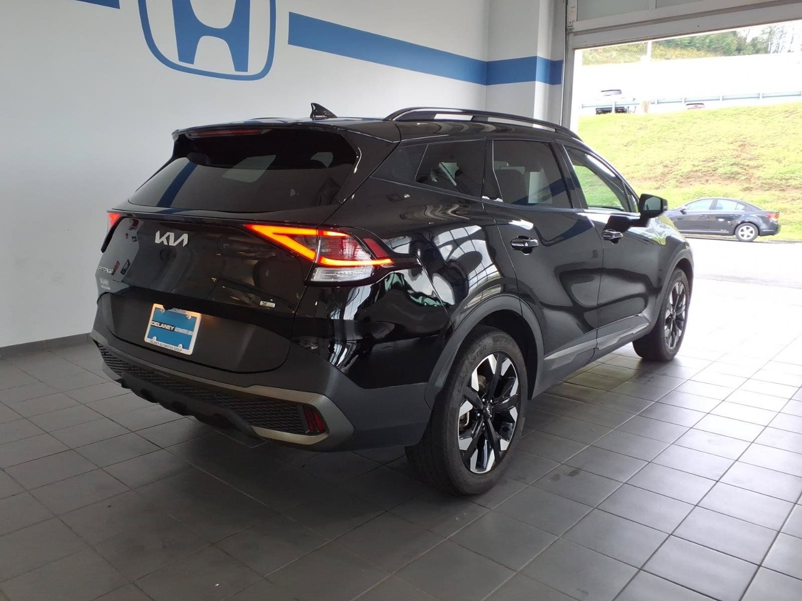 Used 2023 Kia Sportage X-Line w/ X-Line Premium Package AWD/4WD image 5