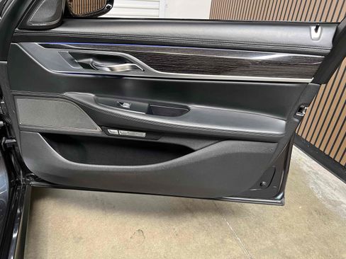 Used 2018 BMW 750i RWD image 73