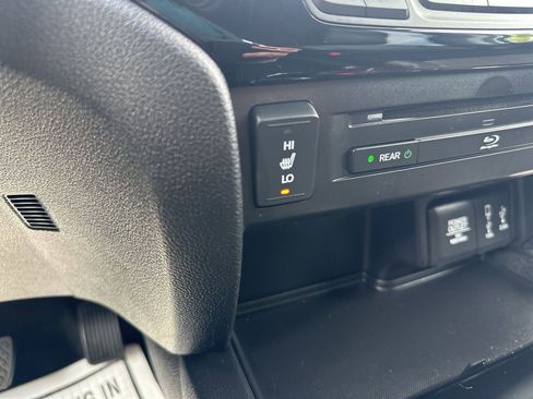 Used 2018 Honda Pilot Touring image 70