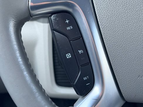 Used 2015 GMC Acadia SLE FWD image 39