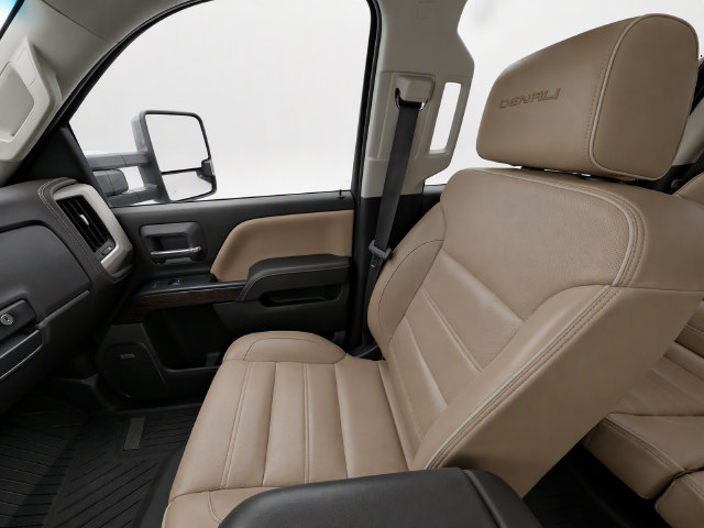 Used 2017 GMC Sierra 2500 Denali w/ Duramax Plus Package AWD/4WD image 13