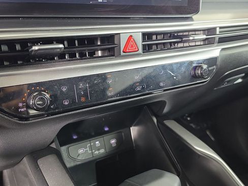 Certified 2026 Kia Sorento LX FWD image 18