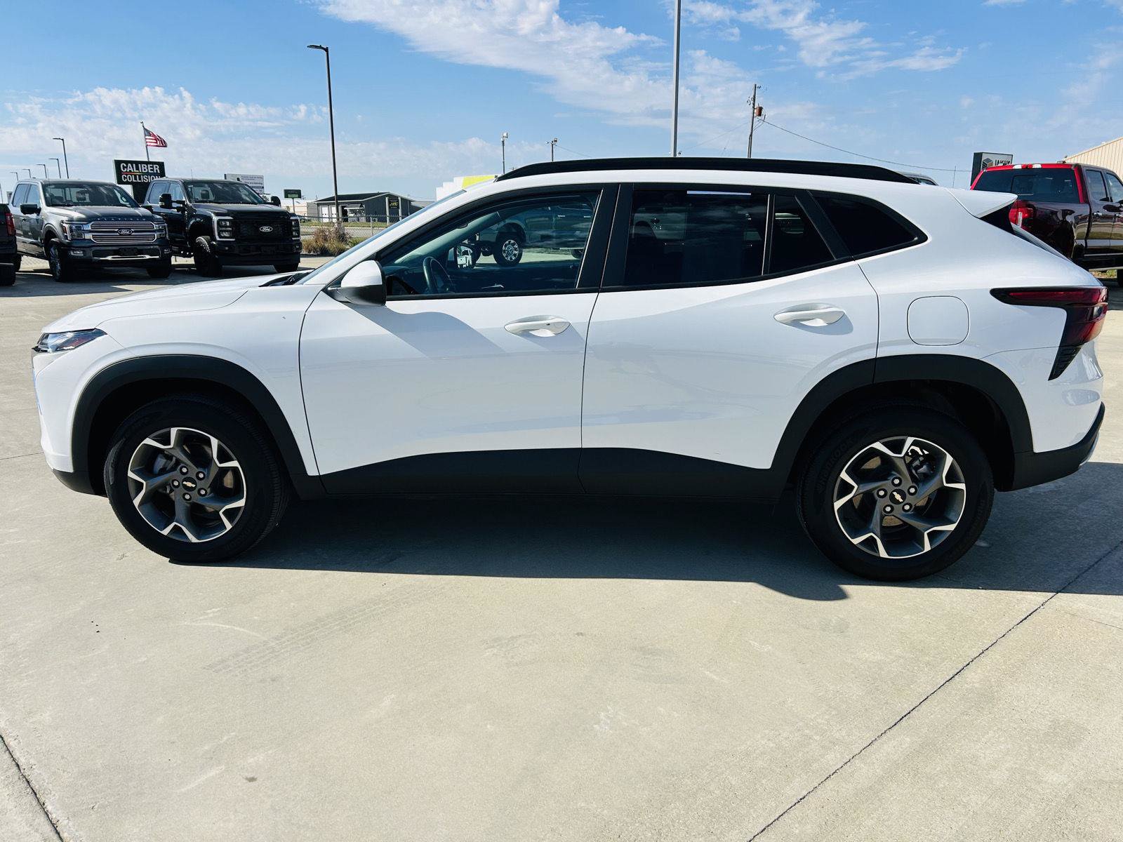 Used 2025 Chevrolet Trax LT w/ LT Convenience Package FWD image 32