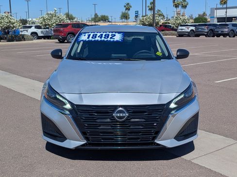 Used 2024 Nissan Altima 2.5 SV image 8